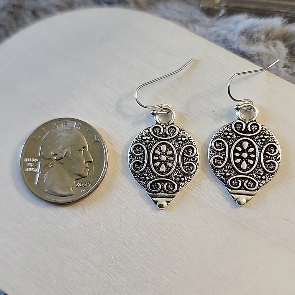 Silver‎ Ornate Dangle Earrings